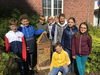 Un hôtel à insectes pour favoriser la biodiversité locale!