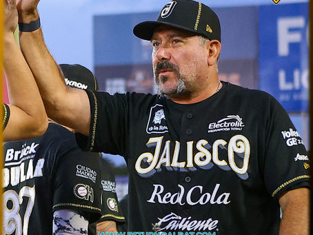 ¡OFICIAL! Benjamín Gil renueva con @charrosbeisbol. ✍️⚾️