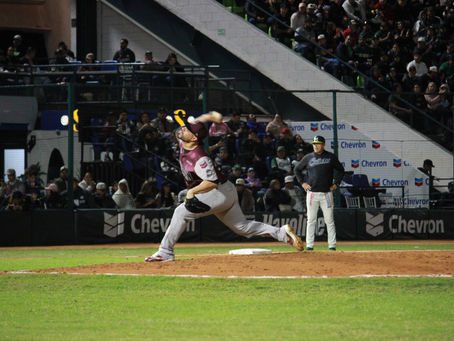 Tomateros silencia a la afición en Los Mochis y se lleva el quinto de la serie