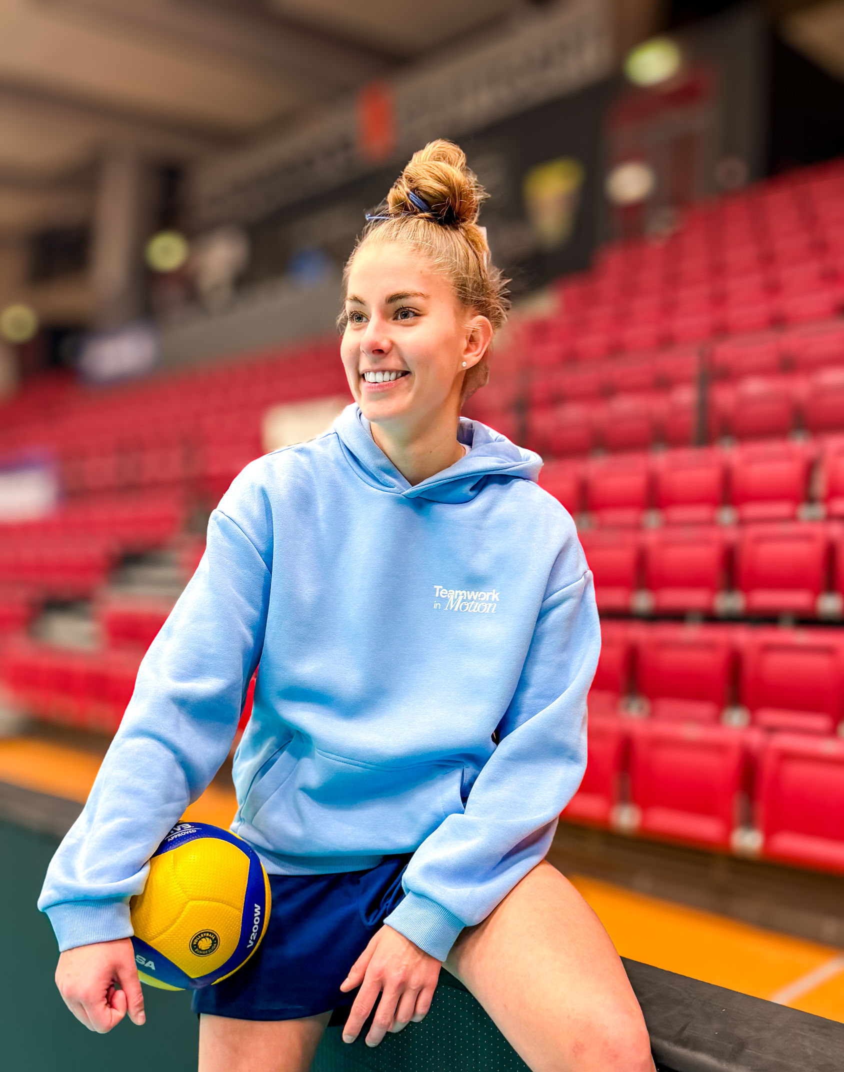 Teamwork in Motion - Hoodie Powder Blue