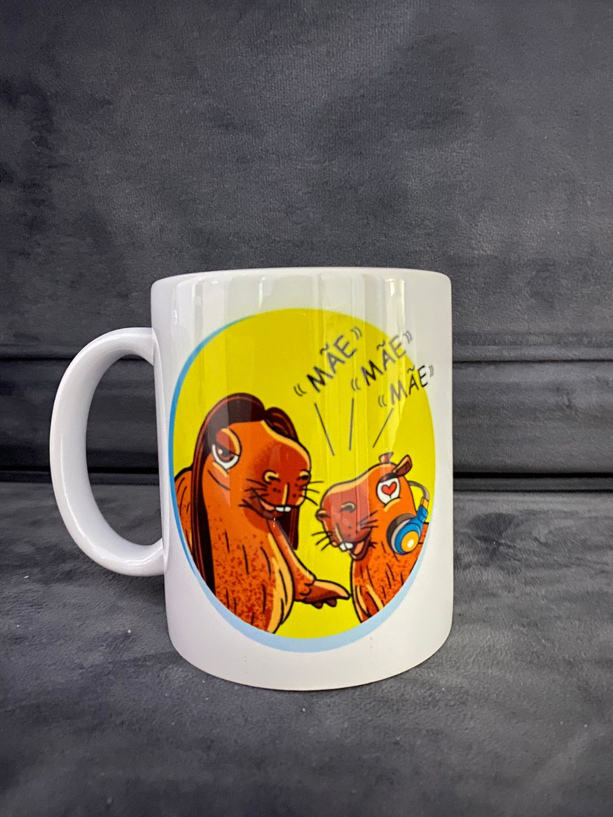 Caneca dia das mães capivara: mãe e filho capivarinhos