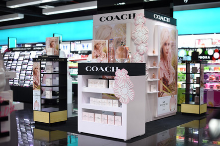 2018_coach-floral-mini-pop-up-store04.jpg