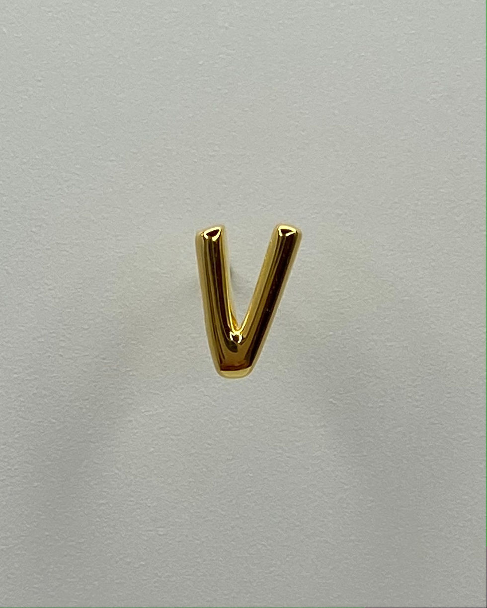 縮圖：Single stud earring, letter V, 925 silver