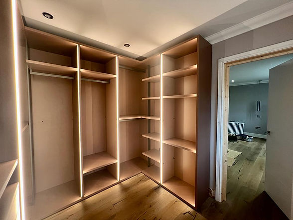 Walk in closet - Tumblewoods rd 02.jpg