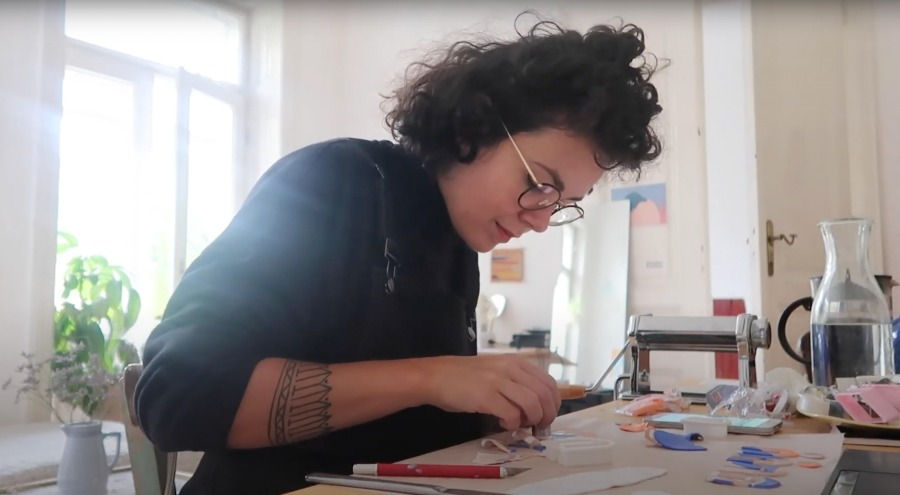 Valérie.vienne bei der Arbeit Schmuckdesign