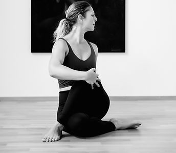 Sandra-Duprat-buddha-bw_edited.jpg