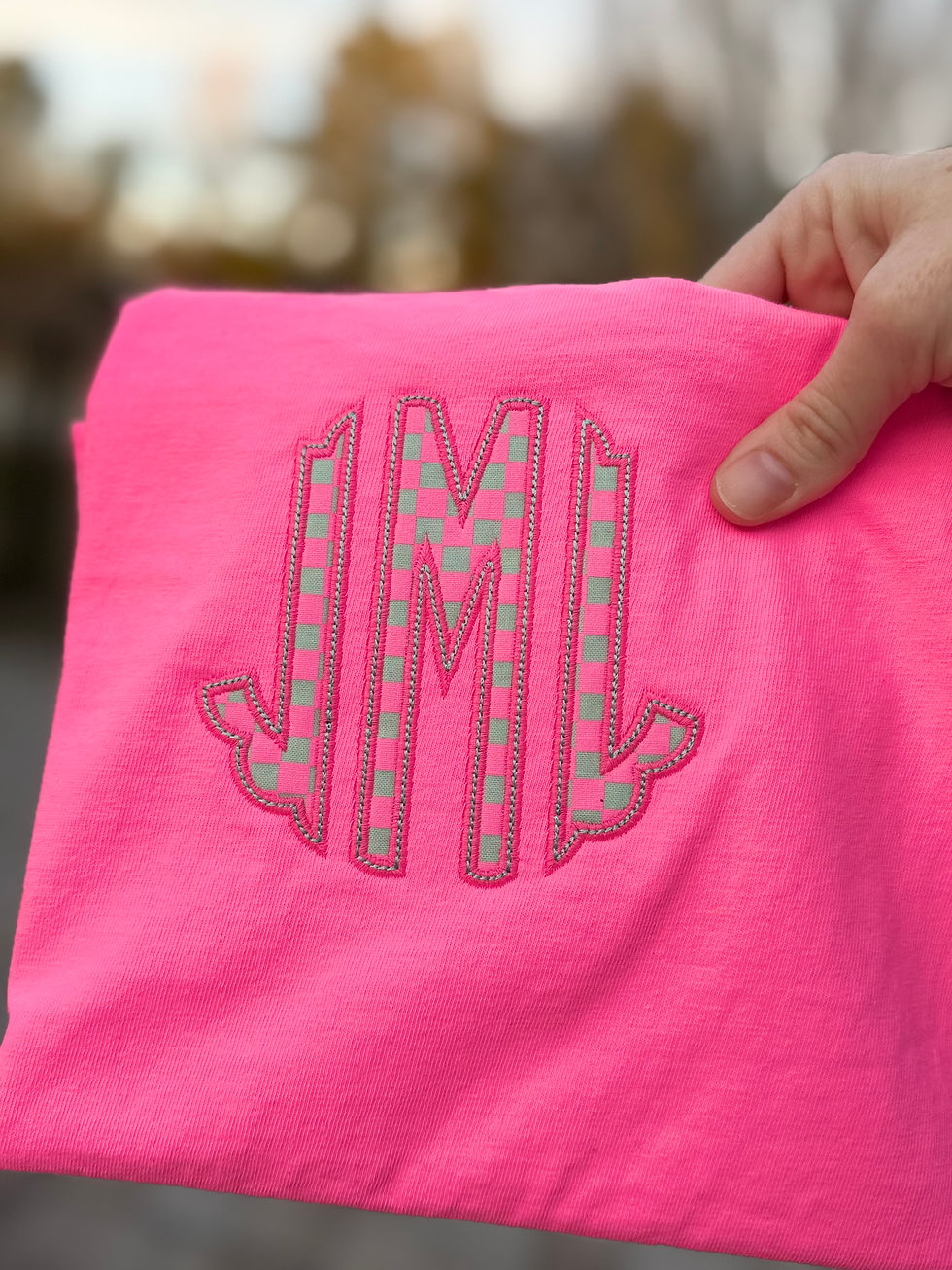 Thumbnail: Neon Checkered Scalloped Monogram