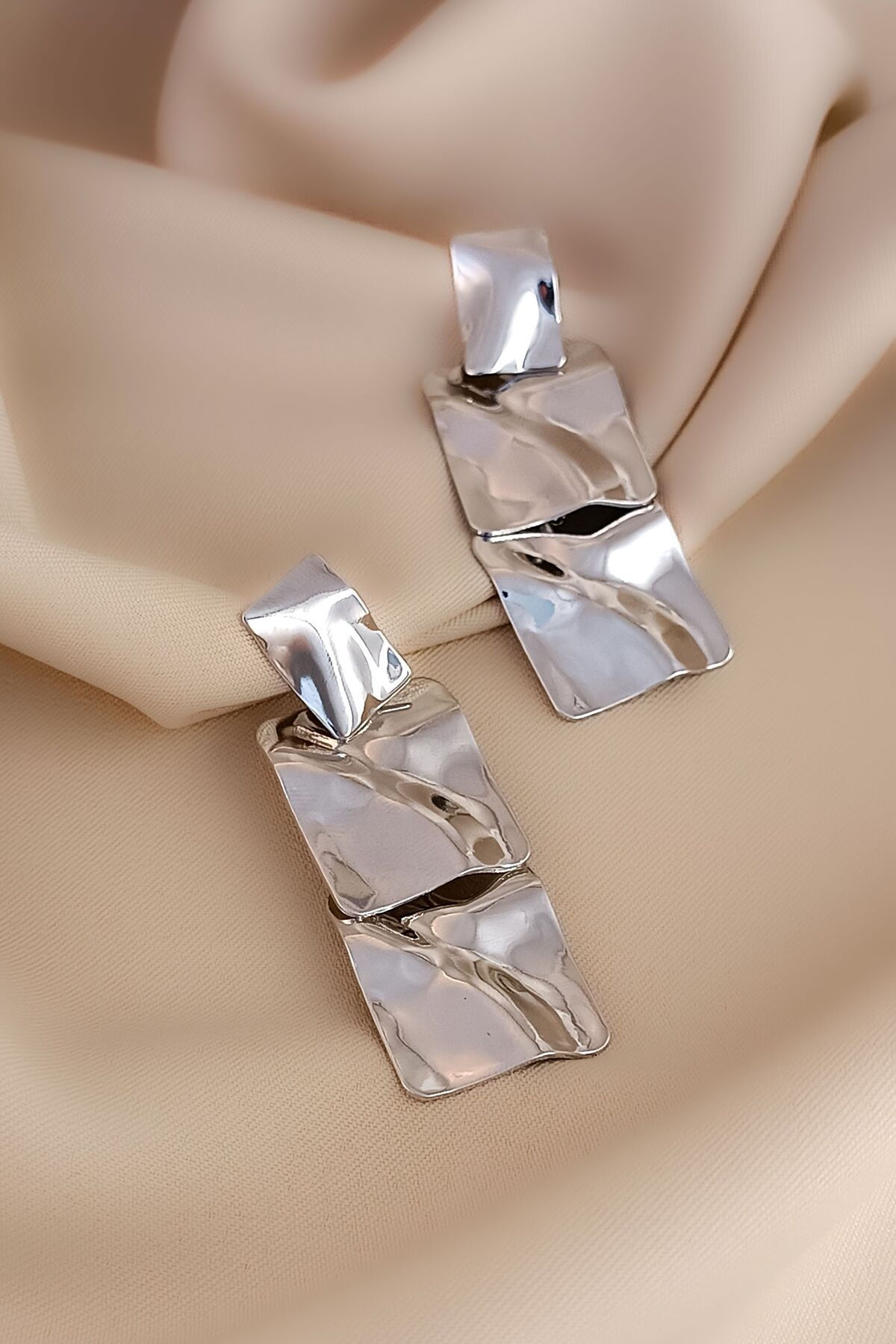 Üçlü Kare Amorf Yüzey Valerosa Silver Renk Küpe