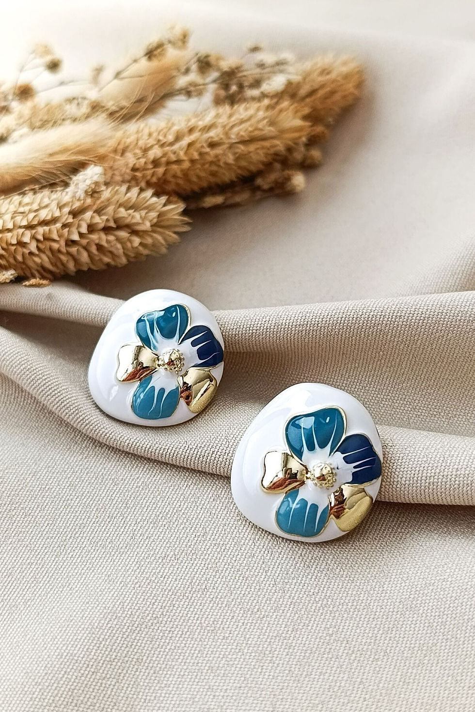 Küçük resim: Çiçek Figür Mavi Turkuaz Pastel Renk Dolgulu Oval Küpe