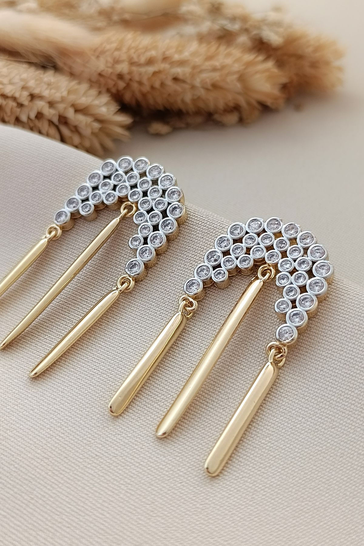 Gold Taşlı Modern Sallantılı Küpe Luxury Şık Tasarım Aksesuar