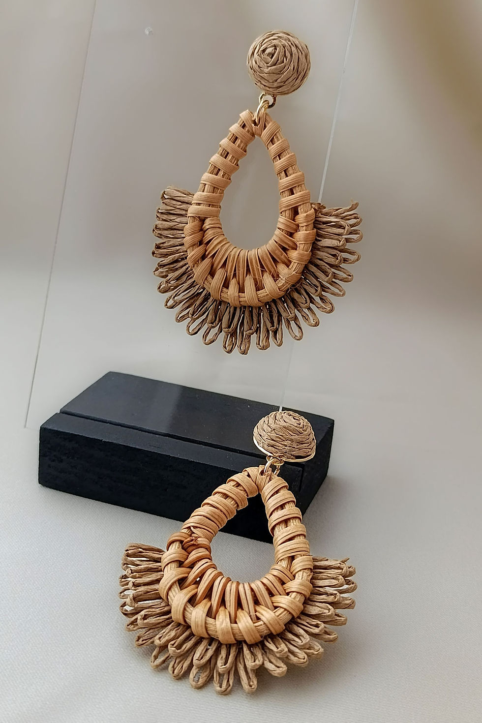 Küçük resim: Hasır Su Damlası Püsküllü Kahve Yaz Elbise Çanta Kombin Sallantıılı Küpe