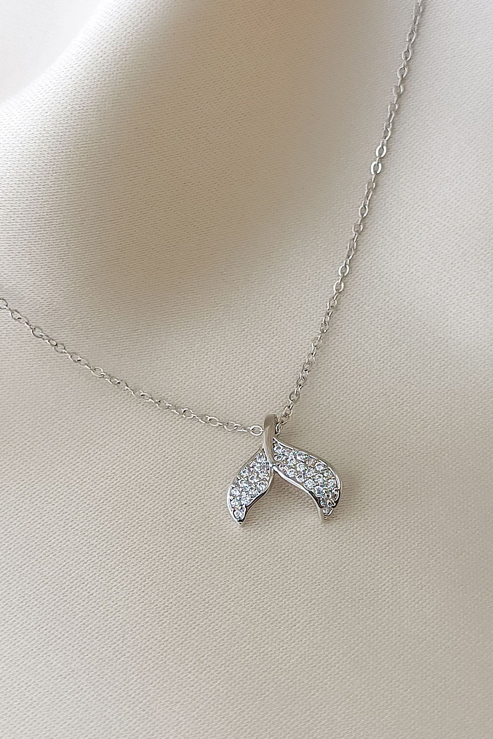 Küçük resim: Silver Zirkon Taş Balina Kuyruk Hayvan Figür Modern Tasarım Çelik Kolye