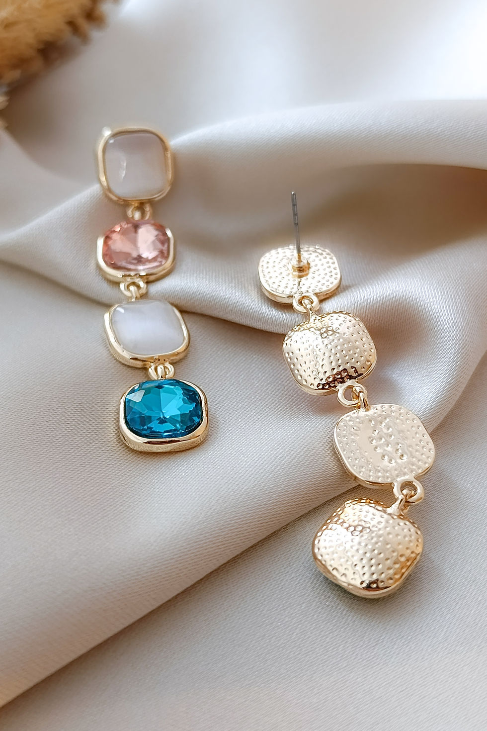 Küçük resim: Gold Turkuaz Pembe Beyaz Taşlı Luxury Modern Şık Küpe