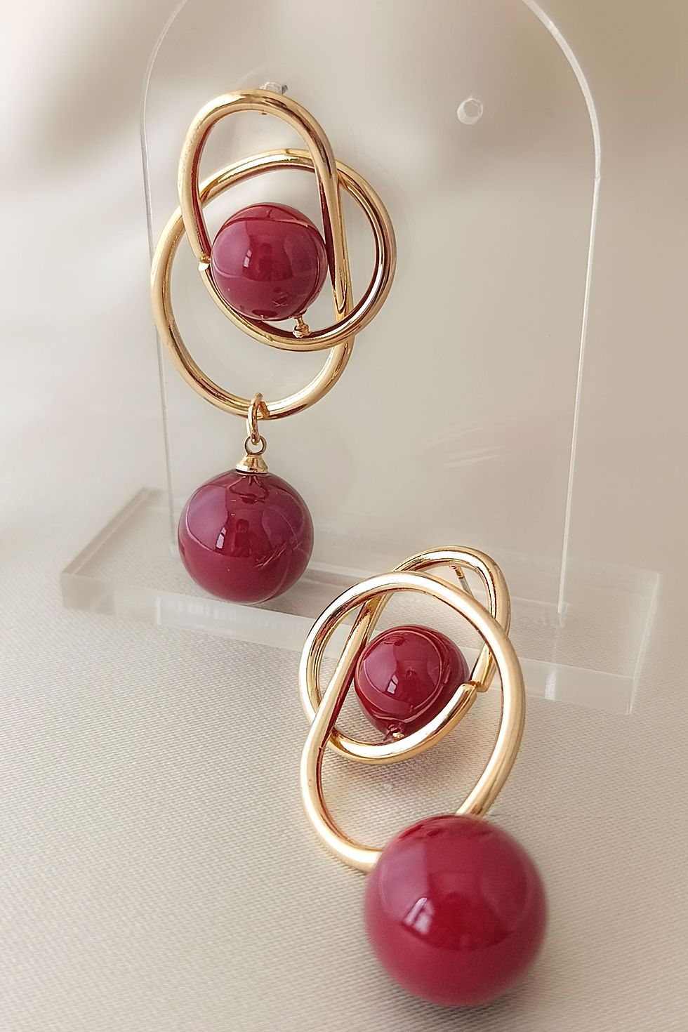 Küçük resim: Vintage İnci Gold Sarmal Büyük Bordo Küpe