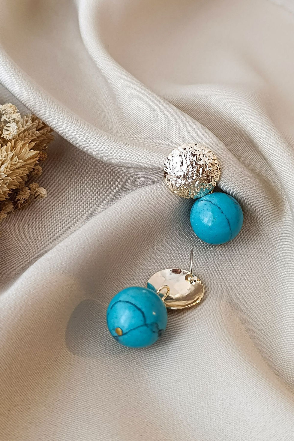 Küçük resim: Firuze Taş Büyük Gold Düzensiz Görünüm Trend Küpe