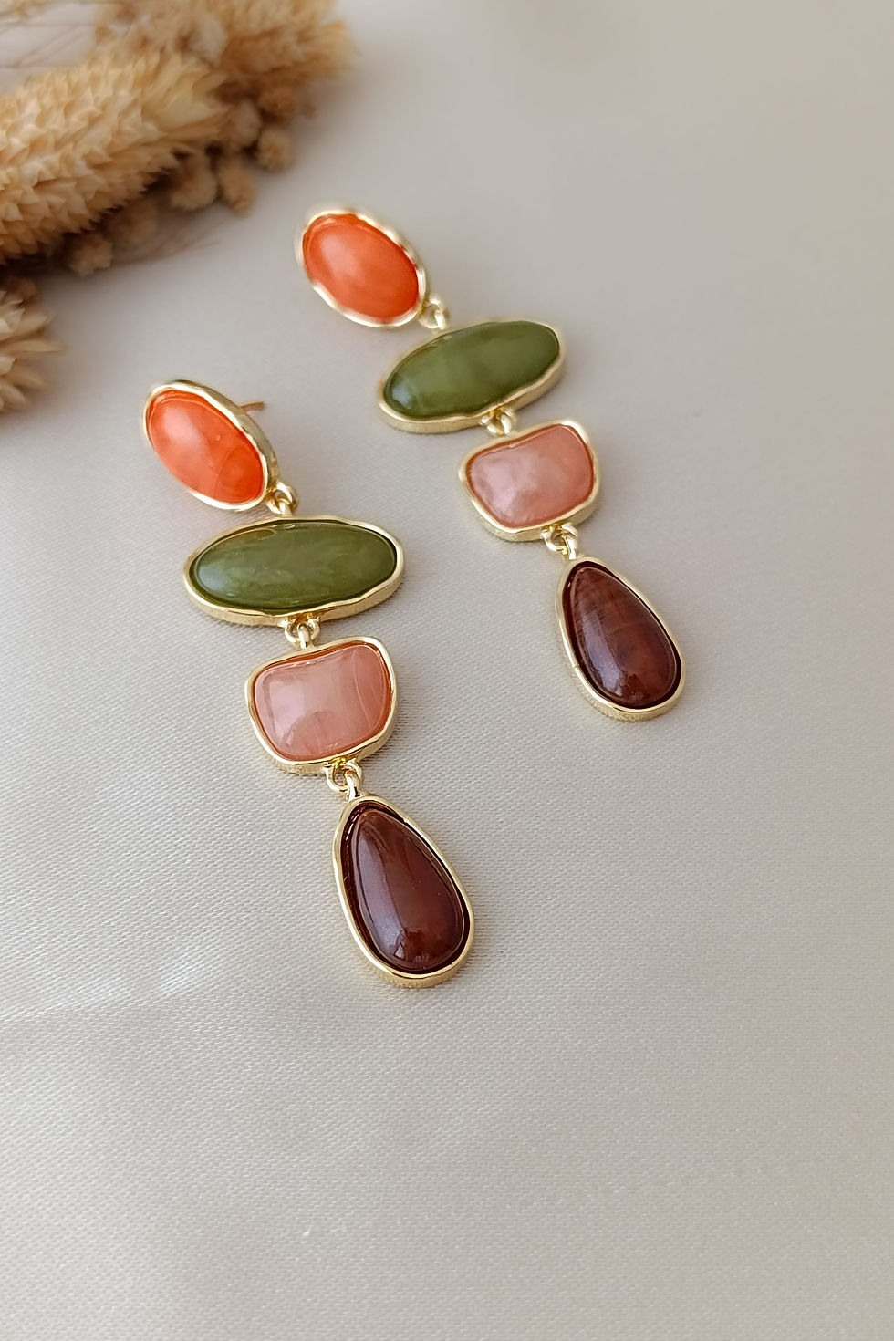 Küçük resim: Turuncu Yeşil Pudra Kahve Pastel Renkler Marka Sallantılı Retro Uzun Küpe