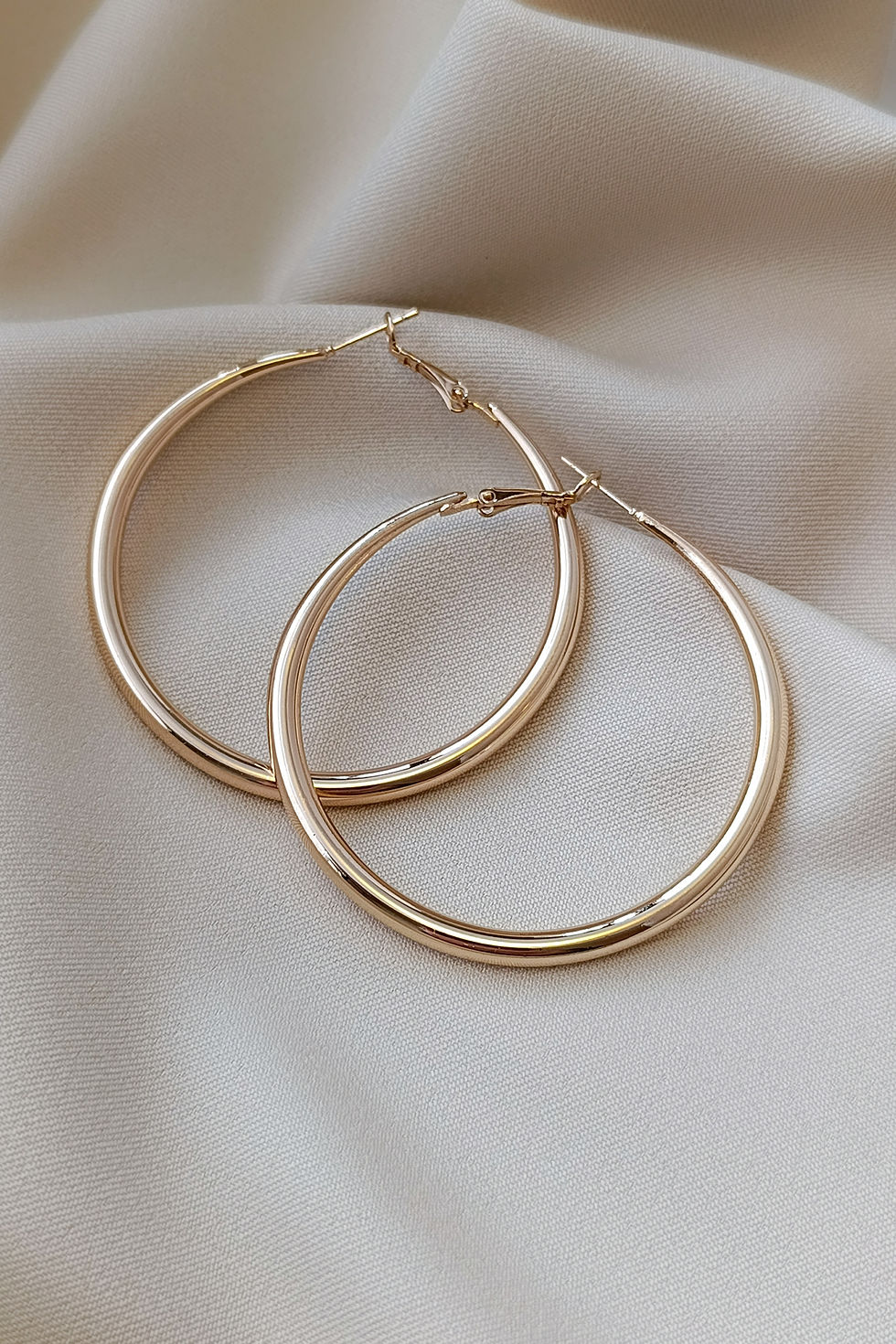 Küçük resim: Büyük Gold Halka Klasik Şık Küpe