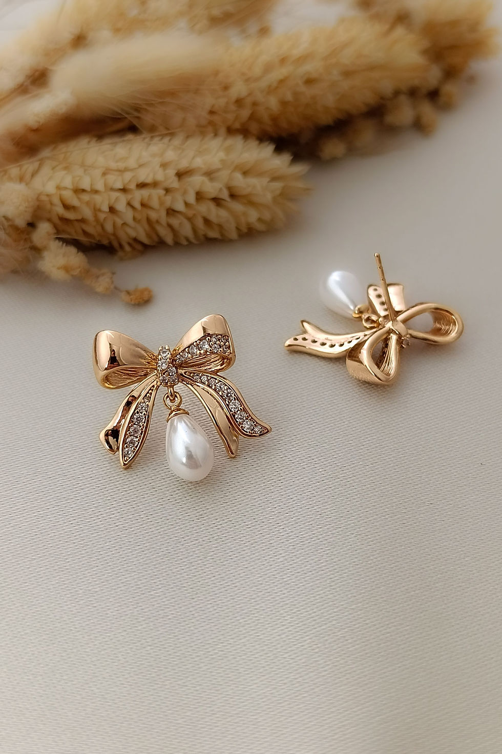 Küçük resim: Fiyonk İnci Ve Zirkon Taş Detaylı Rose Renk Şık Küpe