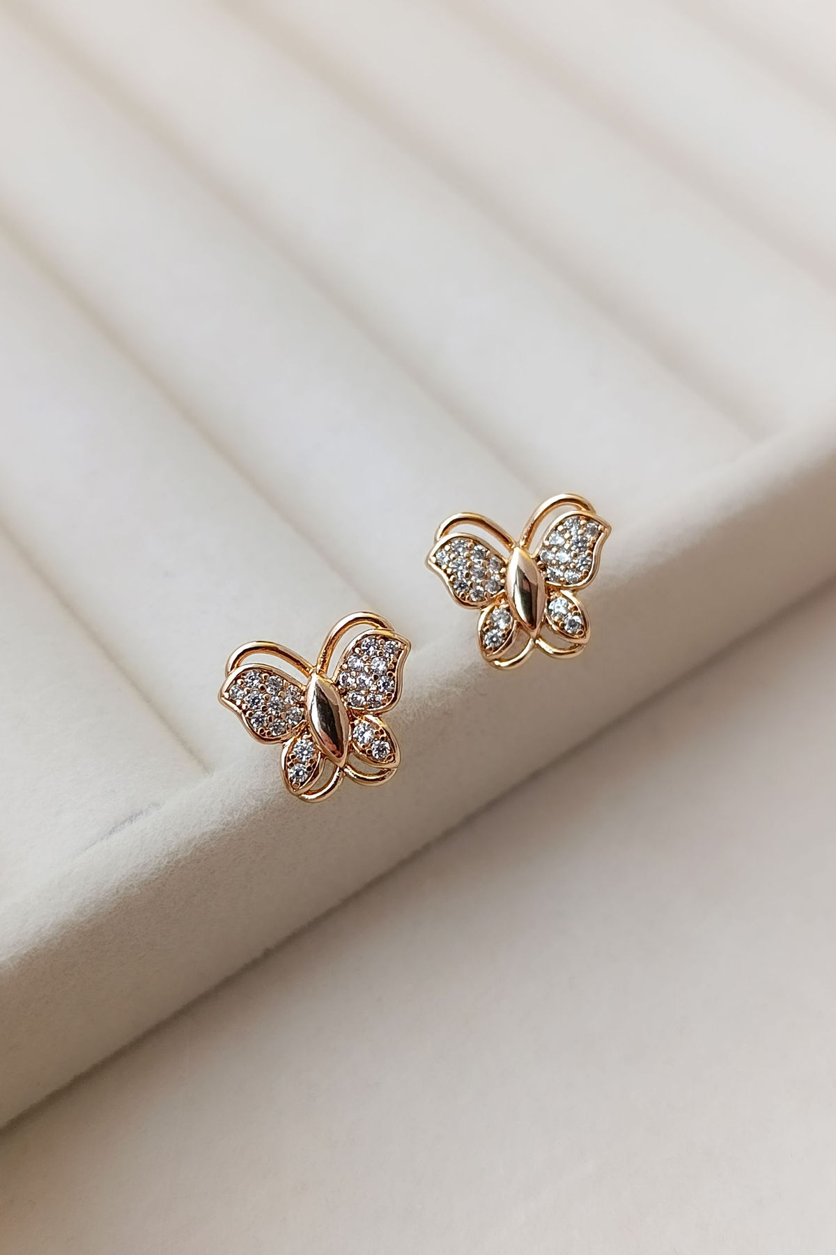 Zirkon Taşlı Rose Kelebek Motifli Zarif Aksesuar Şık Tasarım Küpe