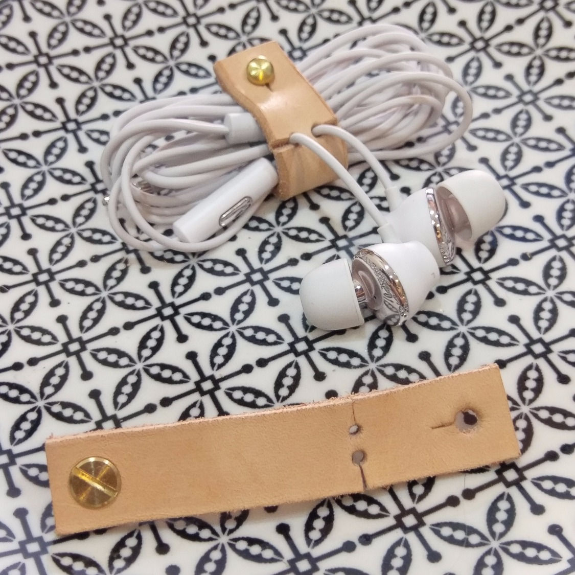 Bow!皮革耳機收納