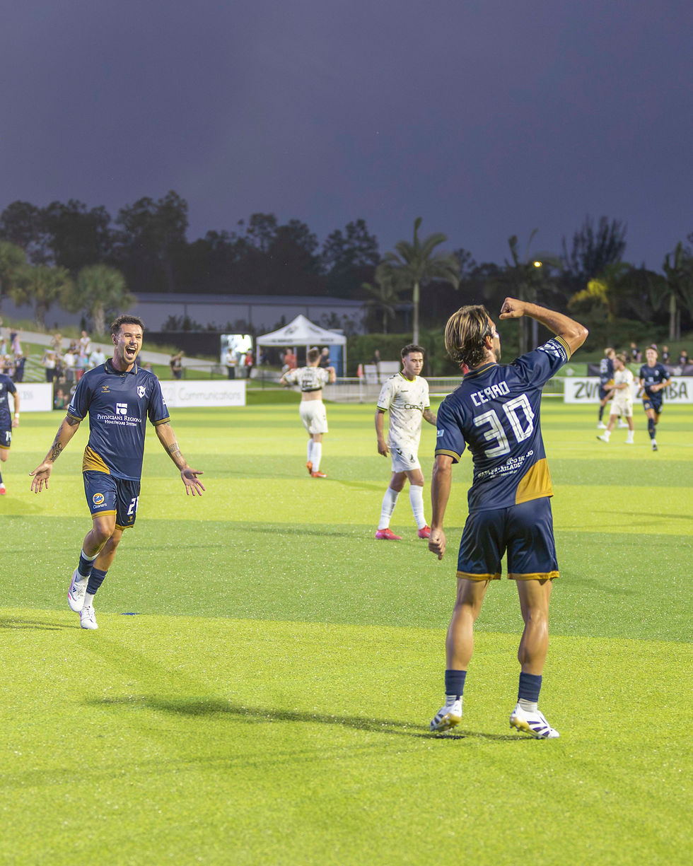 Ian Cerro: El Alma del Mediocampo de FC Naples