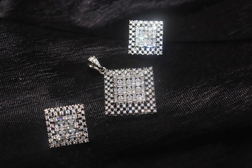 Cubic Zircon Pendant set with beautiful pair of earrings