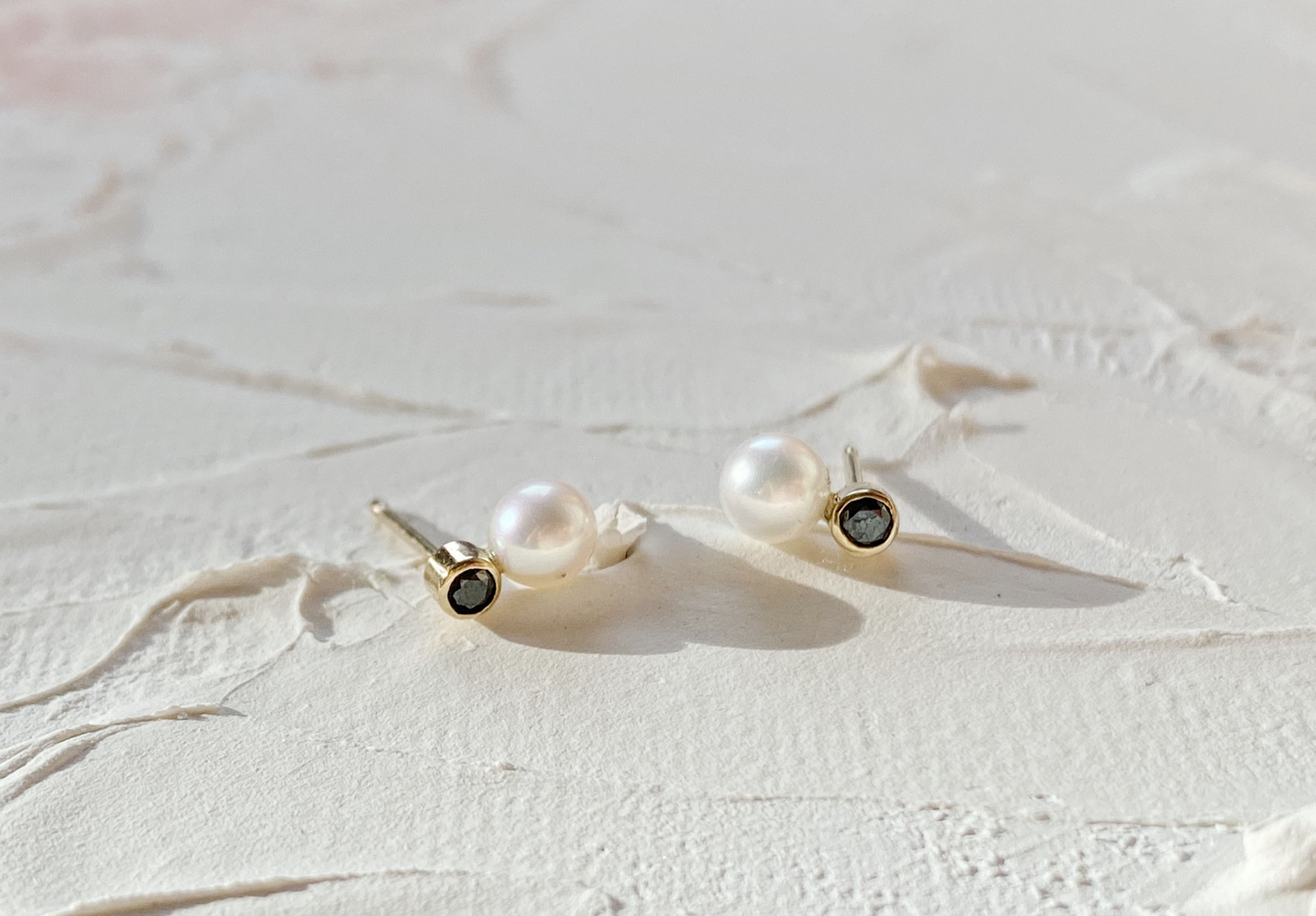 Pearl studs