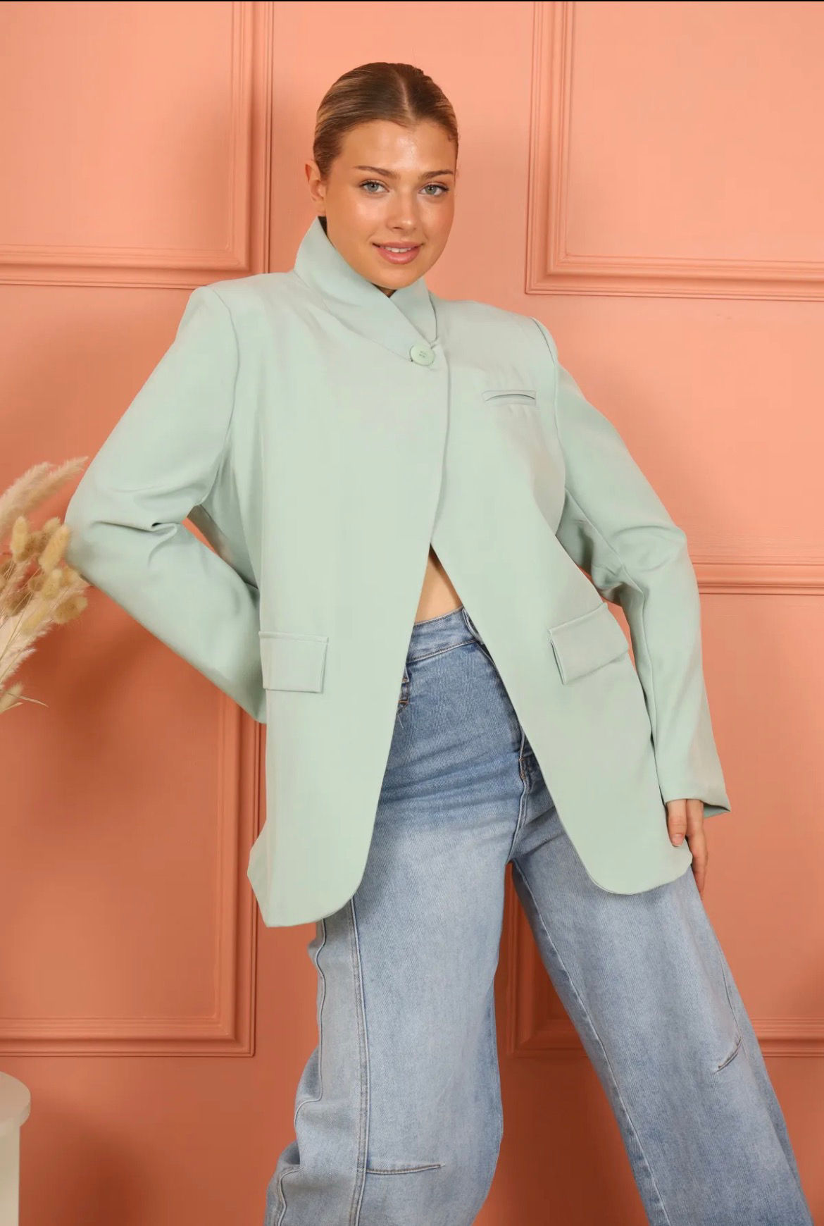 veste jaune ou vert d’eau  pastel 