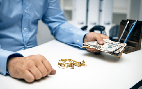 6_Selling_Gold_Jewelry-min.png