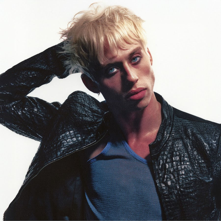 Profile picture of a musician, a headshot
