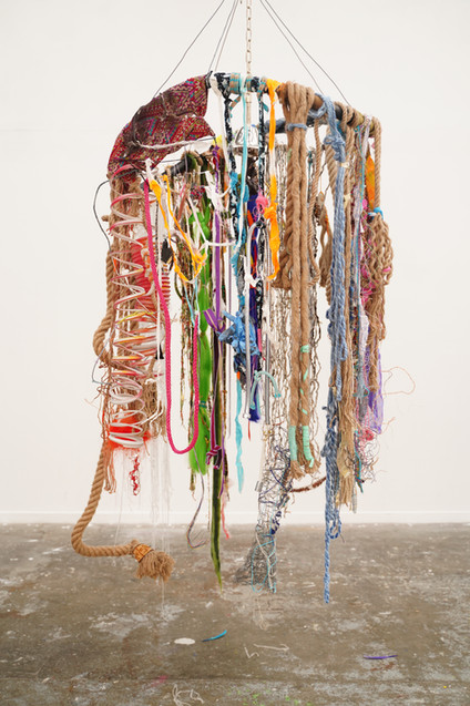 Mythologies, quipu, noeuds, bleu, orange, cloche, alarme,coloré, échanges, plastiques, océan, sous marin, chanvre,Cordes, art contemporain, quipu, noeuds, écologie, cycle, jaune, tissus, wax, violet, trajectoires individuelles et collectives, alarme, tissages