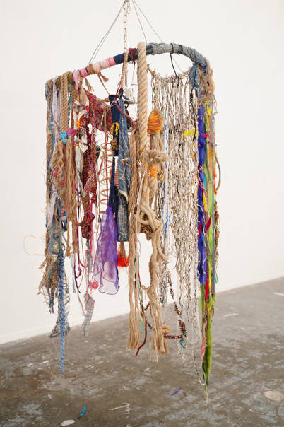 solo show, sculptrice, sculpteure, quipus, cordes, noeuds, nouages, codes, algorithmes, art contemporain, sculpture contemporaine, art textile, artiste française, Séverine Assouline, icare, care, attention, autrui, photo Lévana Schütz