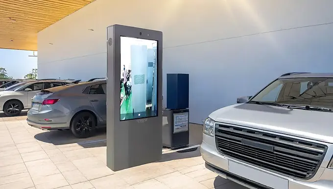 How AutoNation Increased Foot Traffic by 25 percent Using Outdoor Digital Signage