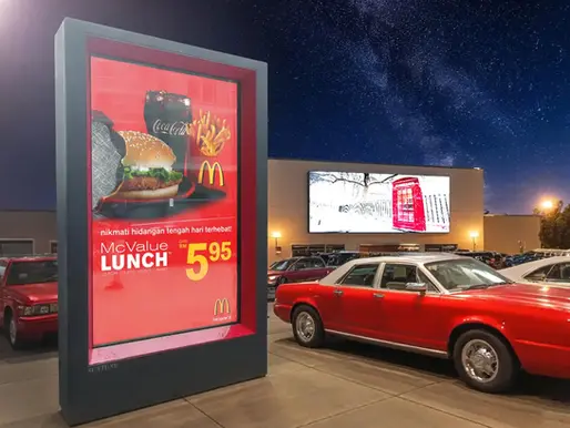 Outdoor LCD power supply architecture diagram showing industrial power modules, voltage protection systems, and electrical design used to ensure stable operation of high-brightness outdoor digital signage displays.