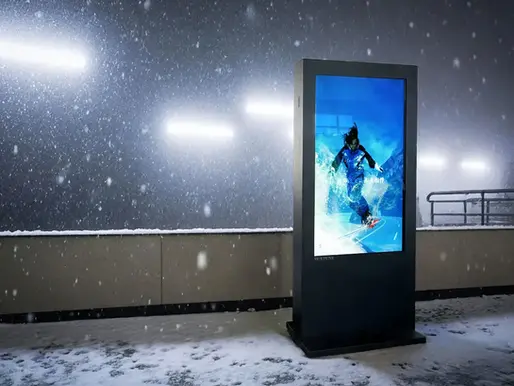 Comparison of stadium wayfinding displays and LED scoreboards, showing differences in navigation functionality, large-scale content display, and digital signage roles in sports venues.