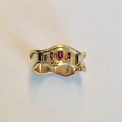 Ruby and 18ct gold ring