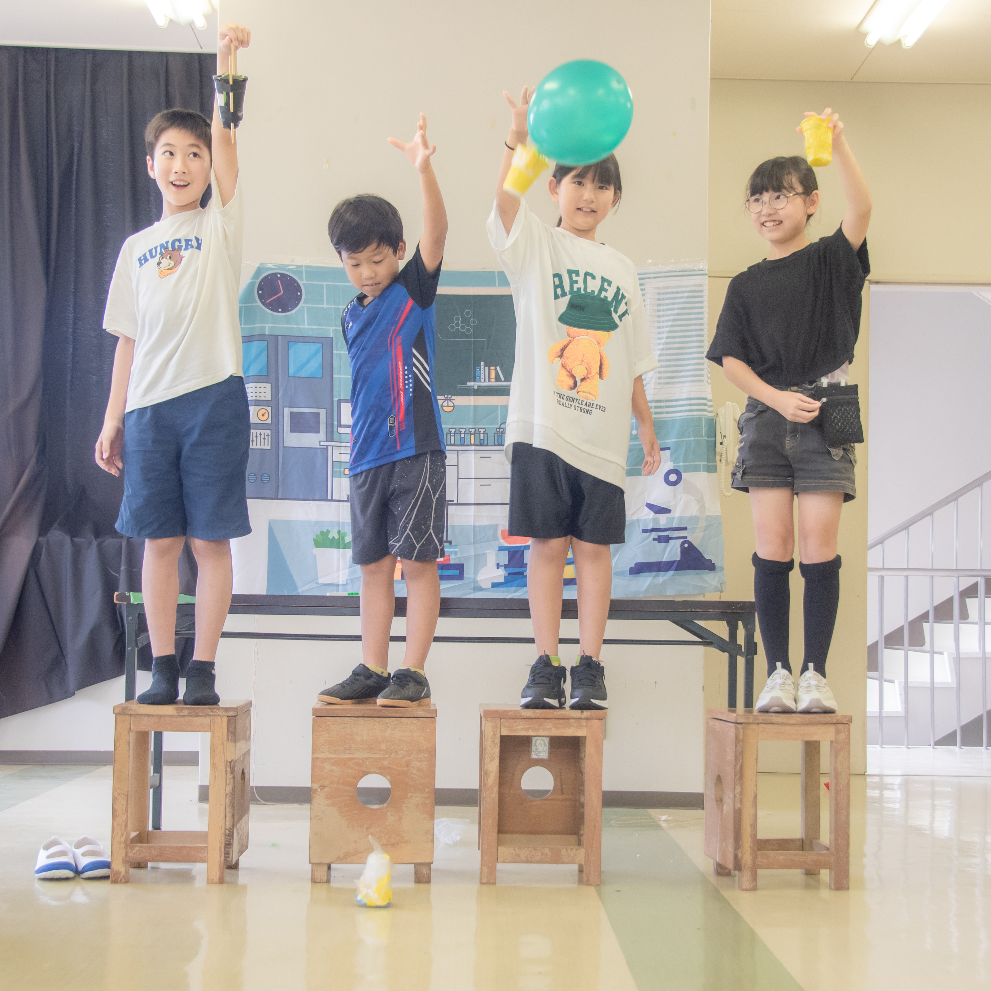 大きなグループ活動に参加する子どもたち