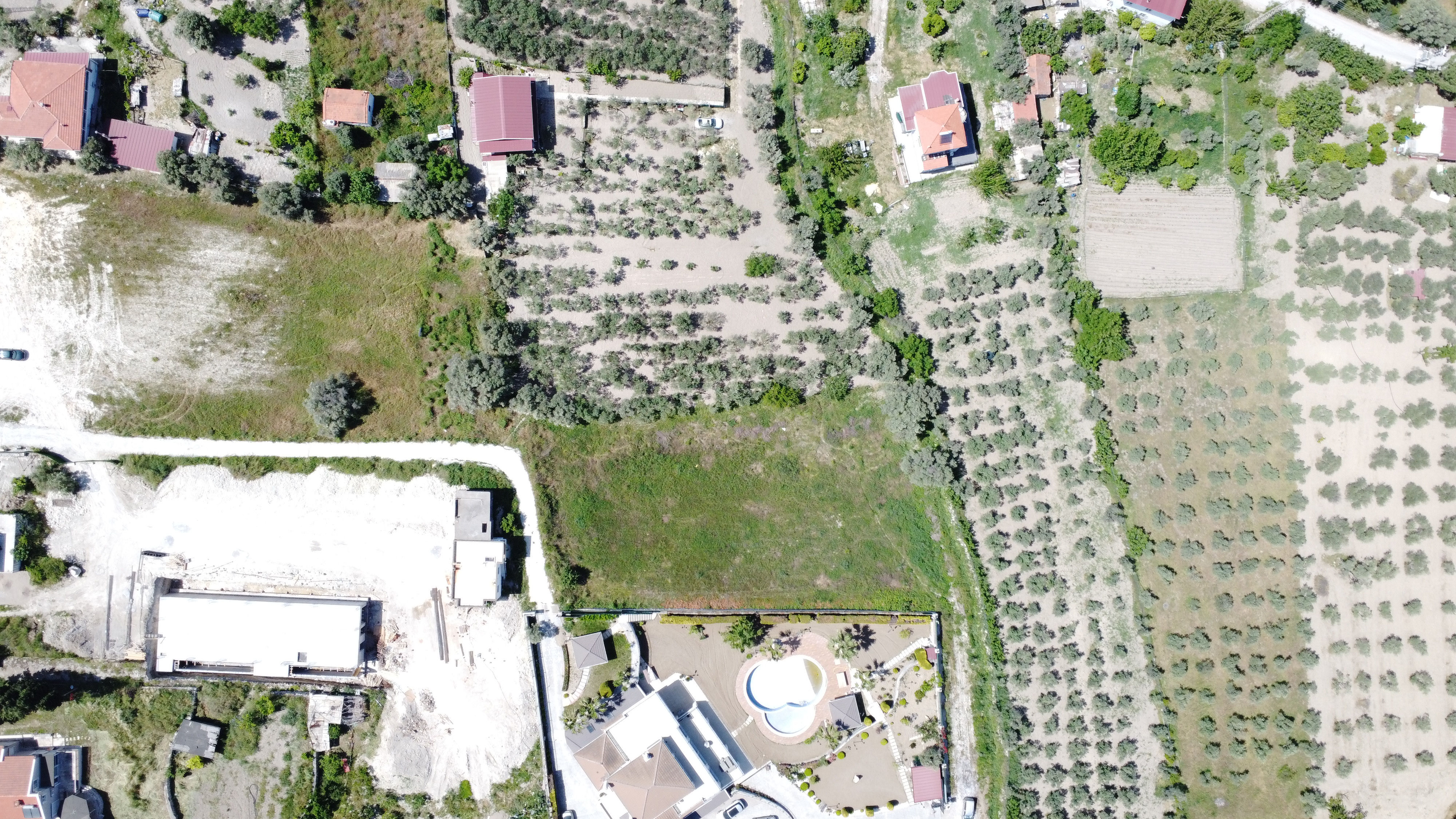 Yelaltı'nda Muhteşem Lokasyonda Anayola Yakın Parsel