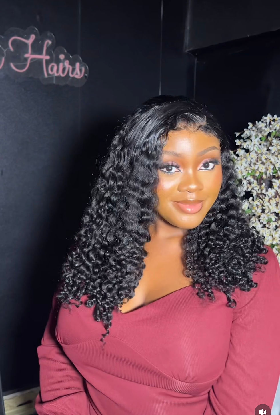 Thumbnail: Unit Lara virgin curly  18” Hd lace frontal wig