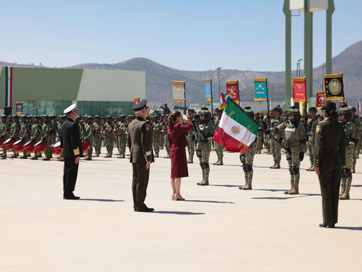 "Nuestras fuerzas armadas son garantía de que México decidirá su destino con independencia”: presidenta Claudia Sheinbaum
