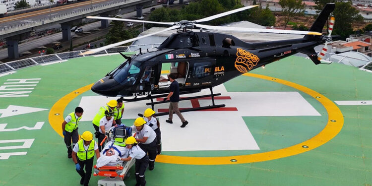 Con traslado aeromédico desde Cuetzalan Gobierno estatal brinda atención oportuna