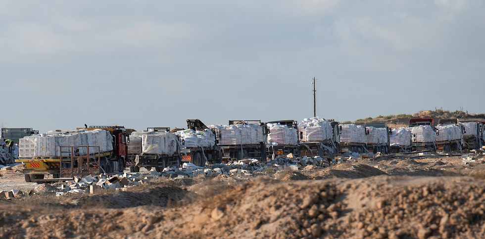 Cientos de camiones con ayuda entran a Gaza y crece la expectativa por la liberación de los rehenes