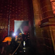 PC sofoca incendio en catedral de Puebla