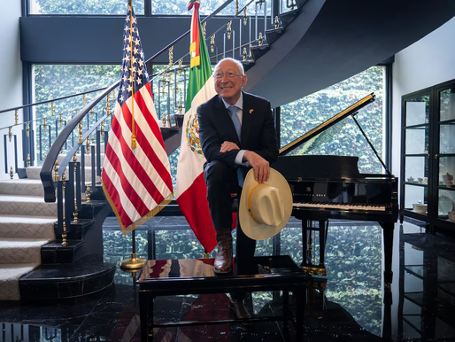 Estados Unidos respalda a Ken Salazar