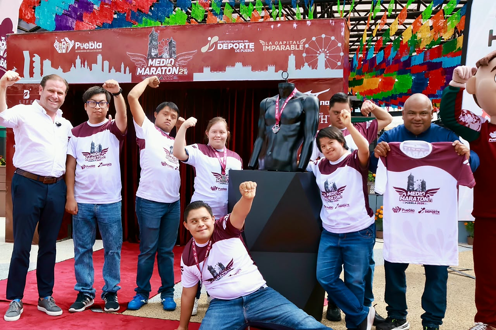 Presenta Gobierno de Pepe Chedraui playera y medalla del Medio Maratón 21K Puebla 2026