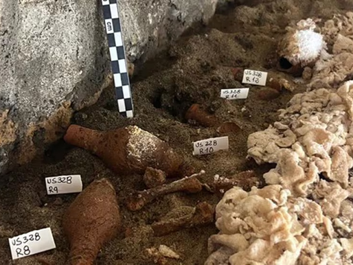 Hallan esqueleto soprendentemente conservado en una tumba de 2.200 años de antigüedad en Italia