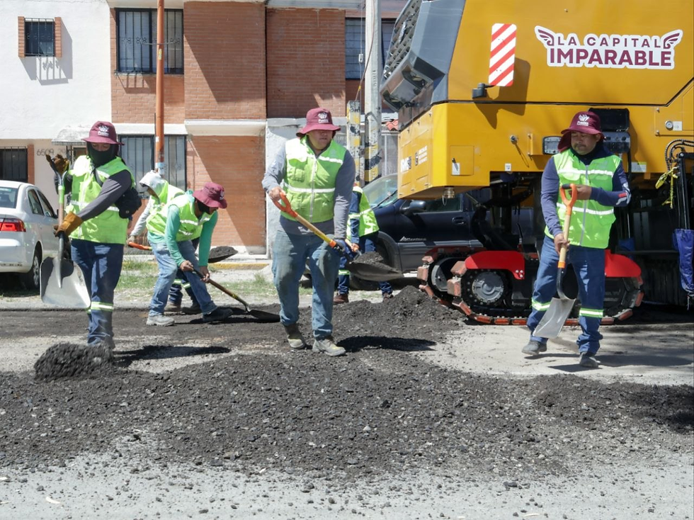 Supervisa Pepe Chedraui Tren Capitalino de Pavimentación en la colonia Vicente Guerrero