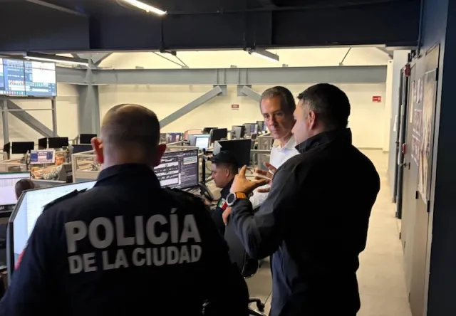 Pepe Chedraui supervisa desde el DGERI, cámaras de vigilancia en la Feria de Puebla