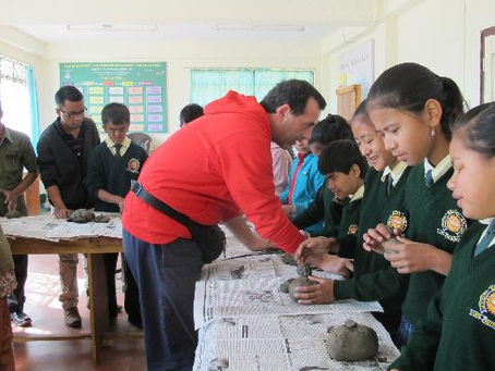 Lo scultore non vedente che insegna in India.Felice Tagliaferri è protagonista di UN ALBERO INDIANO