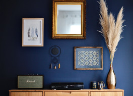 Grand mur bleu décorer